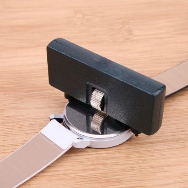 Dispozitiv pentru desfacerea capacelor de ceasuri